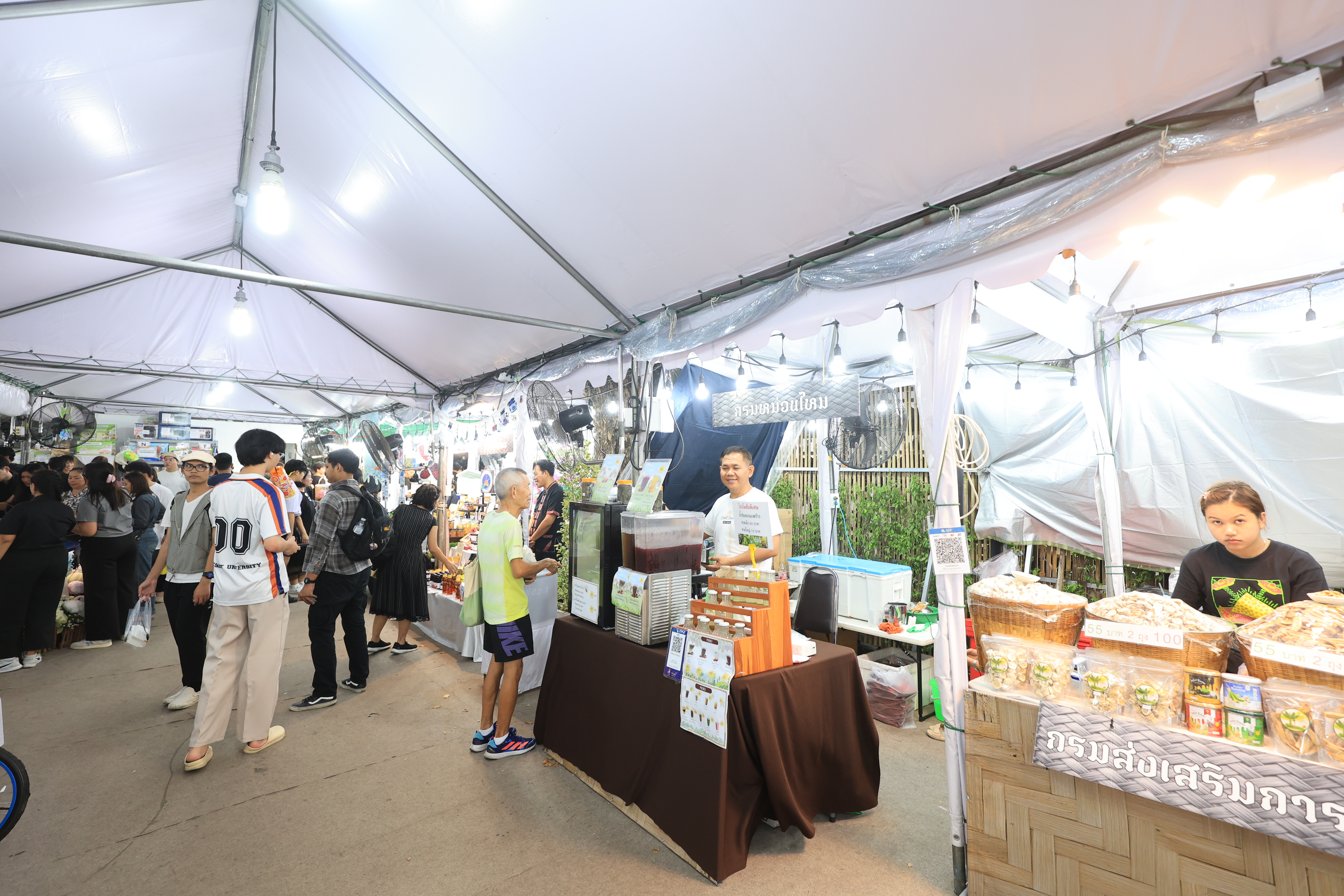 title - ส.ป.ก. ร่วมออกร้าน ภายในบูธกระทรวงเกษตรและสหกรณ์ งานกาชาด ประจำปี 2568